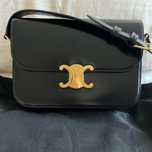 :::SOLD::: CELINE Black medium Classique Triomphe bag in shiny calfskin leather